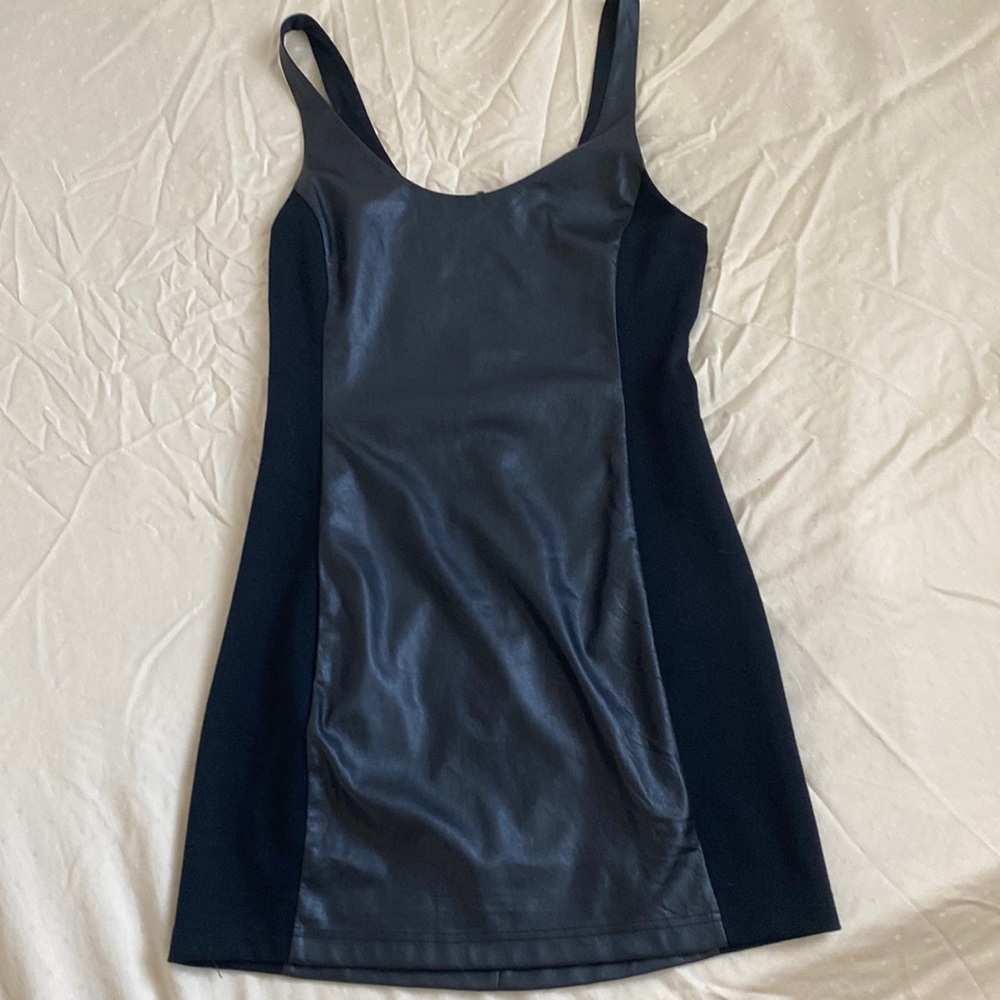 Roman dress size 6 shelf fabric and Polyester black color